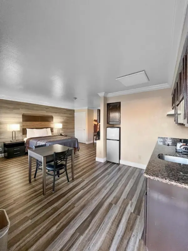 Rodeo Lodge 6